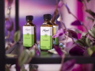 Akari – Farblichttherapie, Duft und Deva-Spray